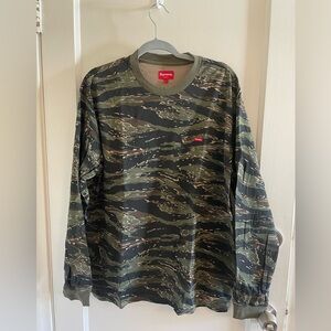 Men’s Large Supreme Tiger Camo Print Long Sleeve Shirt in Excellent Condition
